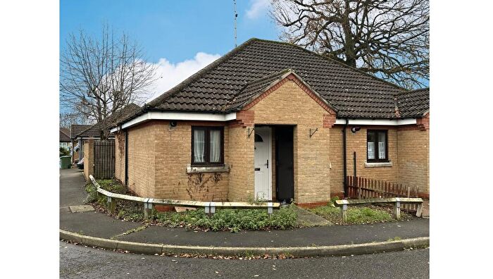 1 Bedroom Bungalow For Sale In Aspen Court, Hornbeam Close, Brentwood, Essex, CM13