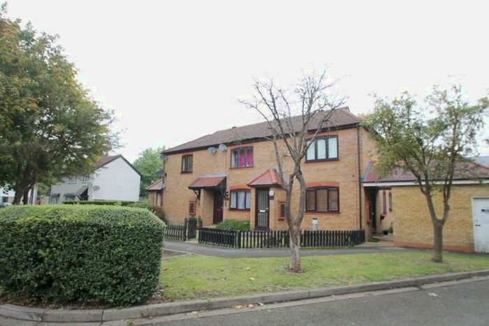 Studio To Rent In Caroline Close, West Drayton, UB7