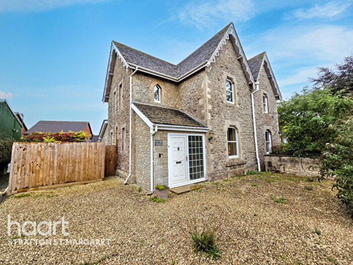 3 Bedroom Character Property For Sale In The Beeches, Lady Lane, Blunsdon, SN25