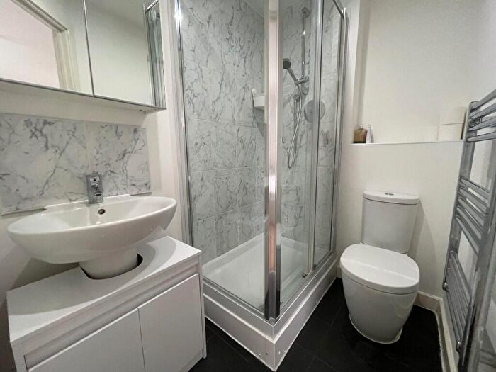 2 Bedroom Apartment To Rent In The Edg, Springmeadow Road, B15