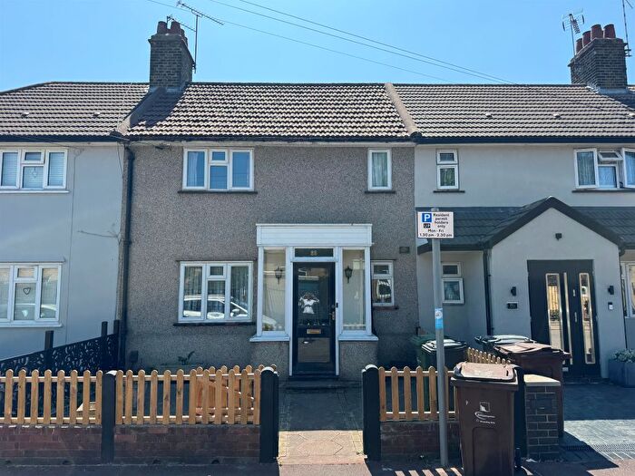 2 Bedroom Terraced House For Sale In Dawson Avenue, Barking, IG11
