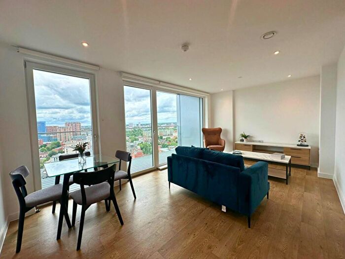 2 Bedroom Apartment To Rent In The Filaments, Salford Salford, M3