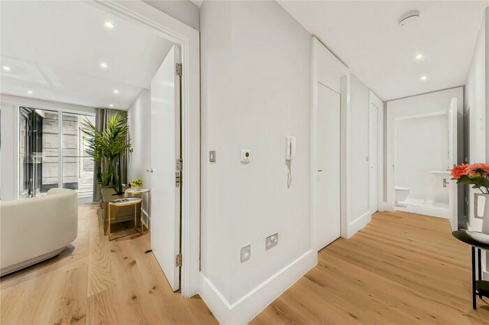2 Bedroom Apartment To Rent In Baker Street, Marylebone, London, NW1