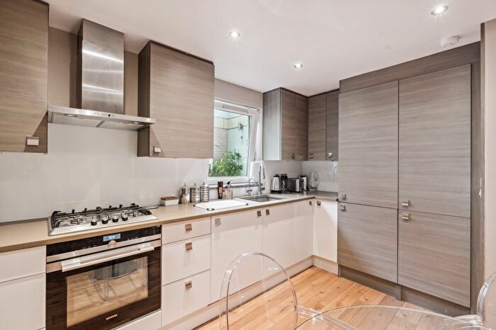 3 Bedroom Flat To Rent In Northway, Rickmansworth, WD3