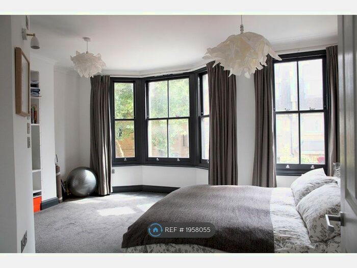 3 Bedroom Flat To Rent In Coleman Road, London, SE5