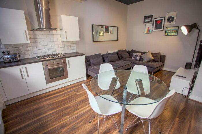 6 Bedroom Terraced House To Rent In Esher Road, L6