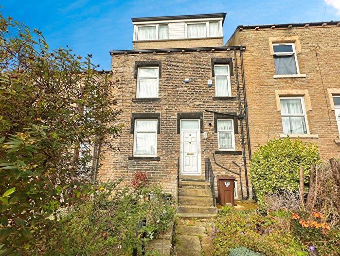 3 Bedroom Terraced House For Sale In Oxford Road, Bradford, BD2