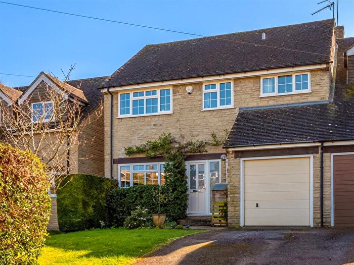 4 Bedroom Semi Detached House For Sale In High Street, Finstock, OX7