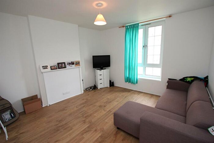 2 Bedroom Apartment To Rent In Whitethorn House, Prusom Street, Wapping, E1W