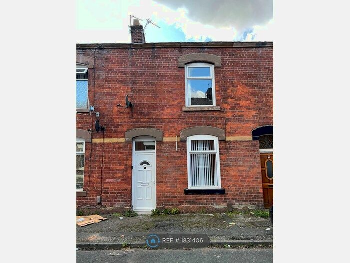 2 Bedroom Terraced House To Rent In Ryeburne Street, Oldham, OL4