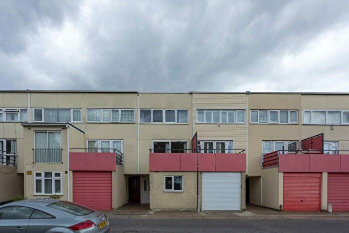 4 Bedroom Terraced House For Sale In Cheshire Close, Surrey, CR4