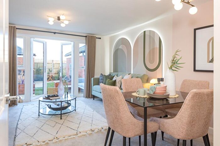 3 Bedroom Semi-Detached House For Sale In Mill Lane, Swindon, SN1