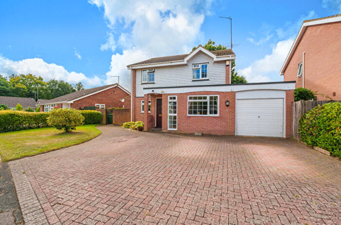 4 Bedroom Detached House For Sale In Claydon Road, Horsell, Woking, Surrey, GU21