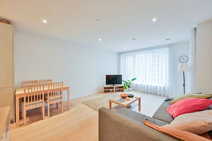 1 Bedroom Flat For Sale In Deacon Street, Elephant And Castle, London, SE17