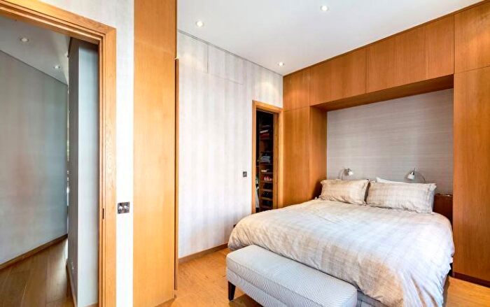 3 Bedroom Flat To Rent In Trinity Way, Acton, London, W3