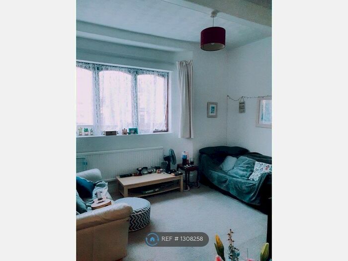 1 Bedroom Flat To Rent In St Albans Rd, Swansea SA2