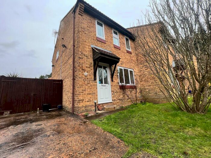 3 Bedroom Semi-Detached House To Rent In Burnmoor Chase, RG12