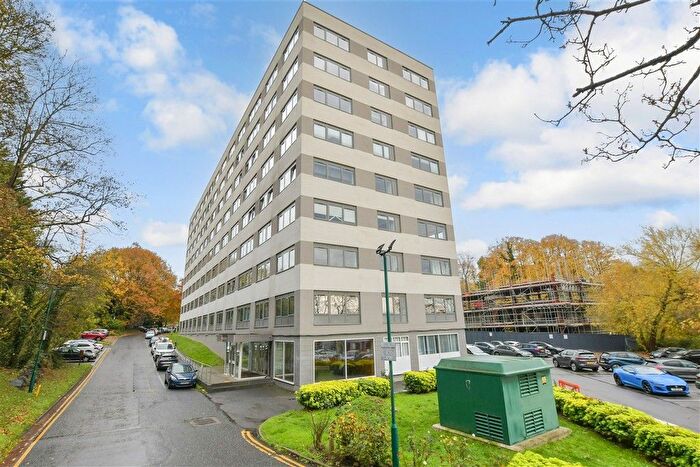 2 Bedroom Flat For Sale In Hubert Road, Brentwood, Essex, CM14