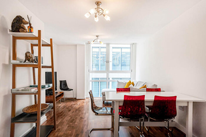 2 Bedroom Apartment For Sale In Lamb's Passage, London, EC1Y