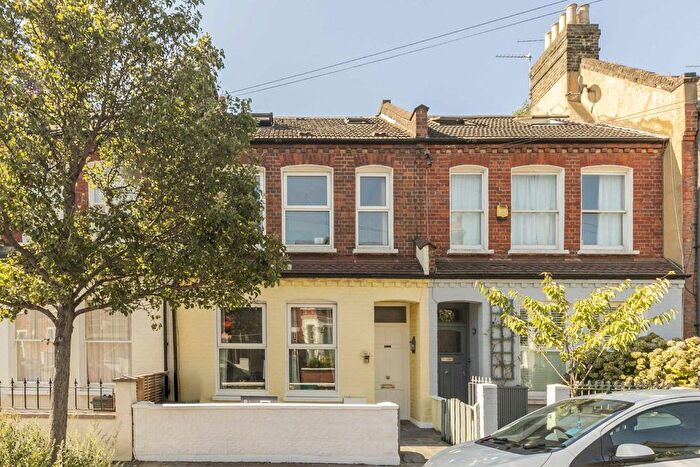 4 Bedroom Property To Rent In Ravenslea Road, London, SW12