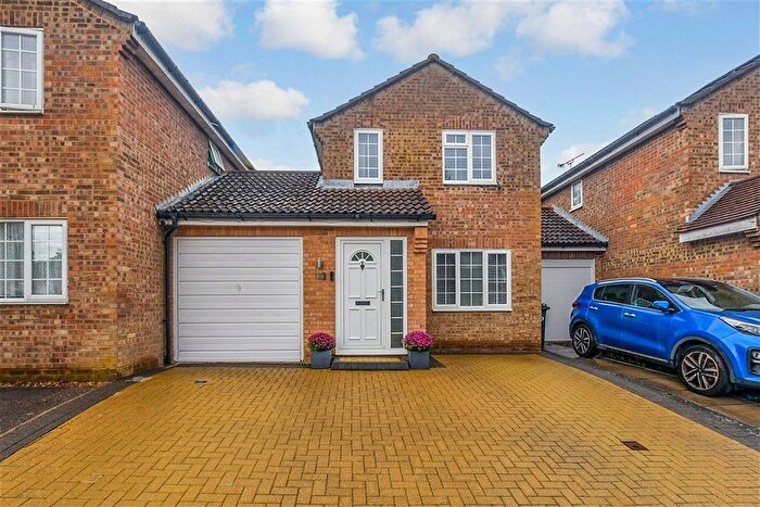 3 Bedroom Link Detached House For Sale In Nutley Close, Ashford, Kent, TN24