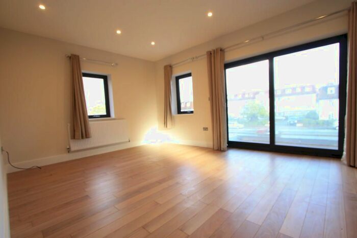 1 Bedroom Flat To Rent In London Road, Morden, SM4
