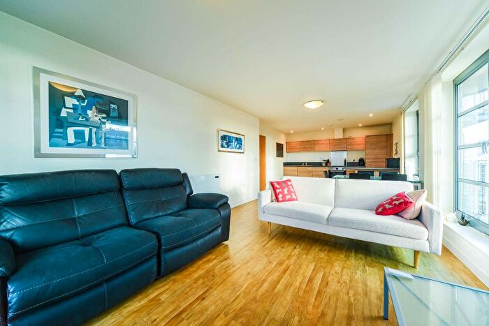 2 Bedroom Flat To Rent In Commercial Road, Limehouse, London, E14