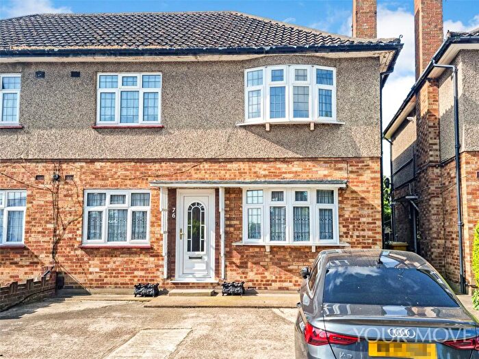 2 Bedroom Flat To Rent In Station Road, Gidea Park, Romford, RM2
