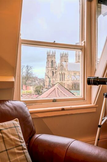 2 Bedroom Flat For Sale In Goodramgate, York, YO1