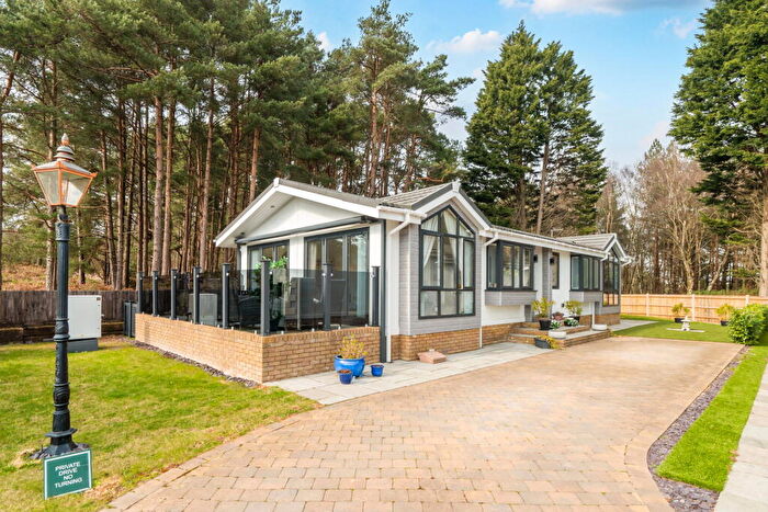 2 Bedroom Park Home For Sale In Alpine Drive, Silver Mists Park, Matchams Lane, Nr Ringwood, Dorset, BH24