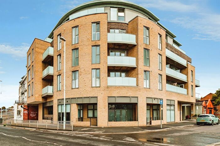 2 Bedroom Flat For Sale In Lennox Road, Worthing, BN11