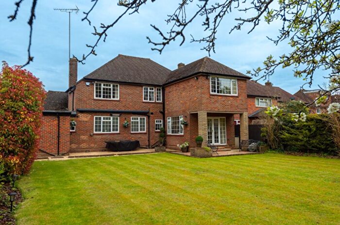 4 Bedroom Detached House For Sale In Old Bedford Road, Luton, LU2