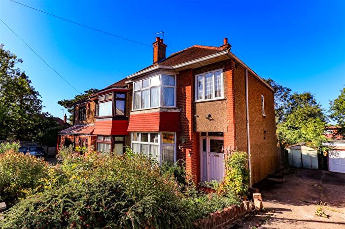 3 Bedroom Semi-detached House For Sale In Slades Gardens, Enfield, EN2