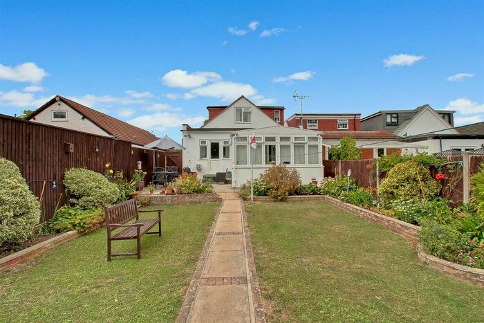 4 Bedroom Detached Bungalow To Rent In Ravenor Park Road, Greenford, UB6