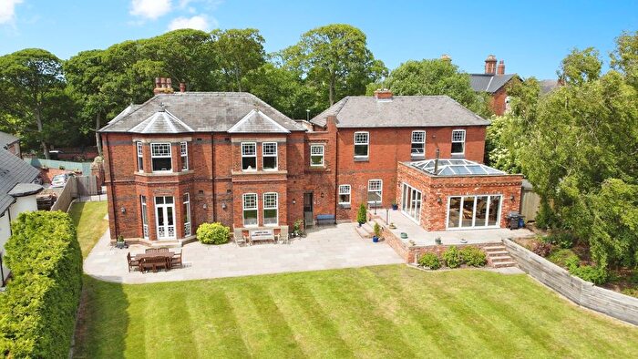 6 Bedroom Detached House For Sale In High Street, Tibshelf, Derbyshire, DE55