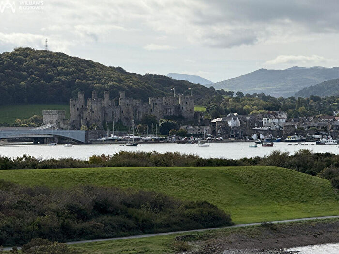 2 Bedroom Apartment For Sale In Warren Drive, Deganwy, Conwy, LL31