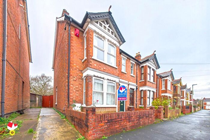 6 Bedroom Semi Detached House For Sale In Furlong Road, Gloucester, GL1