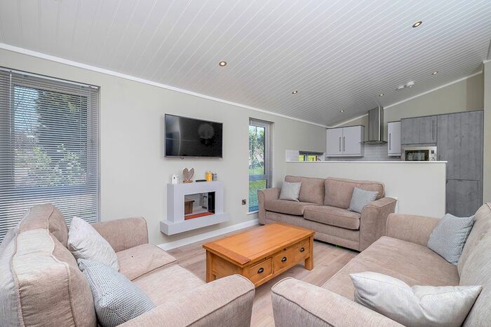 4 Bedroom Lodge For Sale In Harcombe Cross, Chudleigh, Devon, TQ13