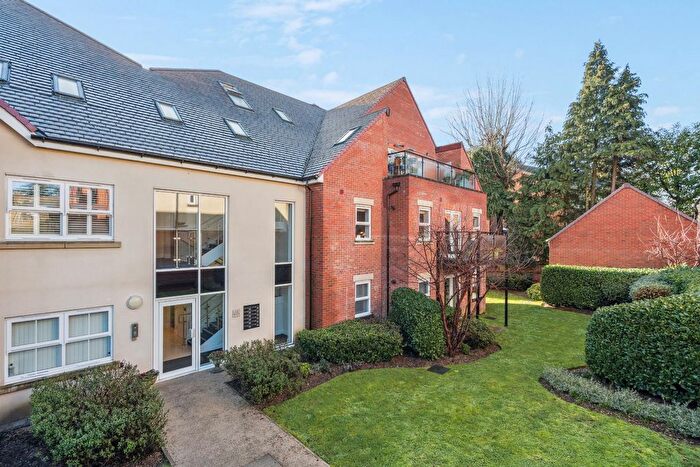 2 Bedroom Flat For Sale In Victoria Close, Rickmansworth, WD3