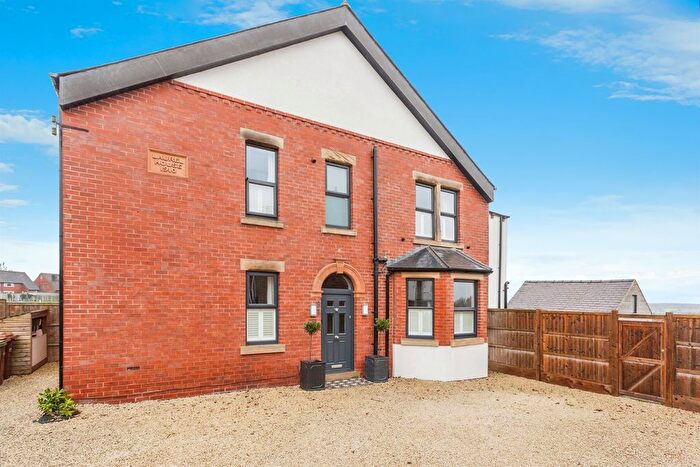 4 Bedroom End Of Terrace House For Sale In Station Road, Ryhill, Wakefield, WF4