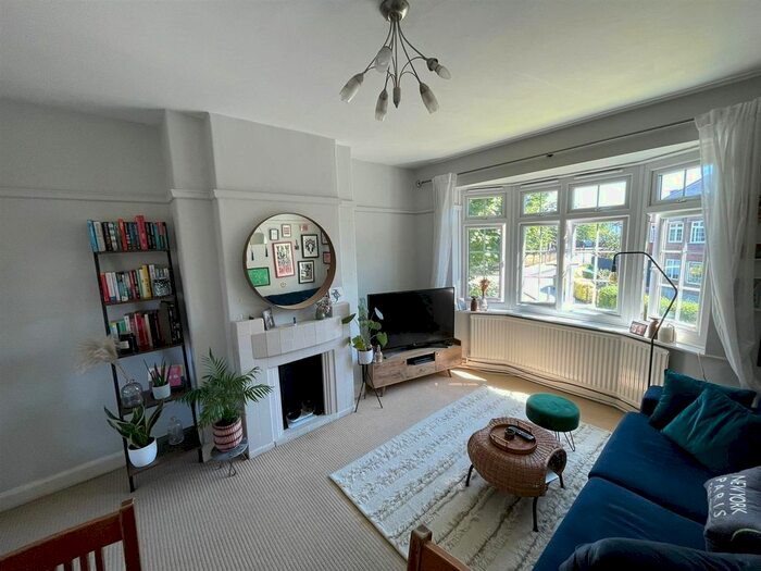 2 Bedroom Maisonette To Rent In Godley Road, London, SW18