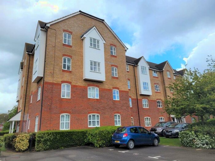 2 Bedroom Flat To Rent In Friarscroft, Aylesbury, HP20