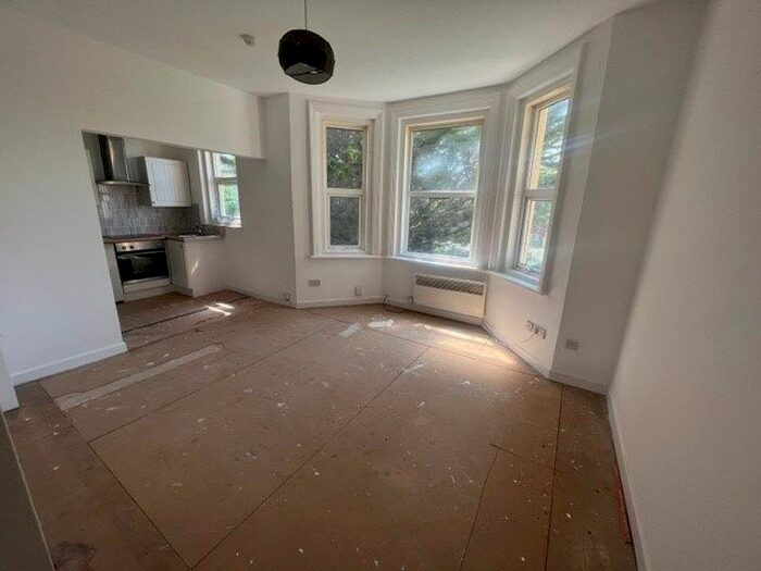 1 Bedroom Studio To Rent In - Aylesbury Road, Bournemouth, BH1