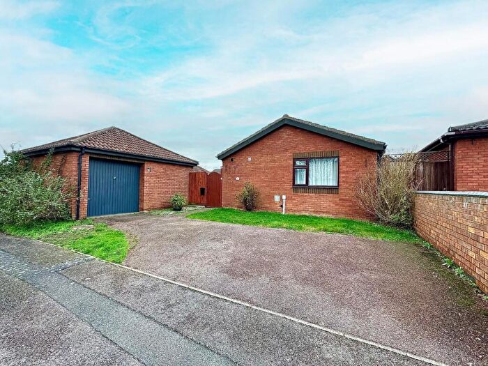 2 Bedroom Detached Bungalow For Sale In Woodhall Close, West Hunsbury, Northampton, NN4