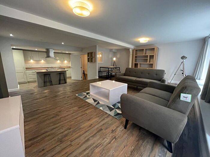 2 Bedroom Apartment To Rent In - Hounds Gate, NG1