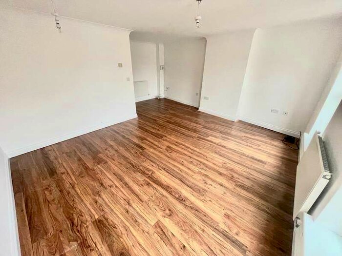 3 Bedroom Town House To Rent In Armoury Drive, Cardiff, CF14