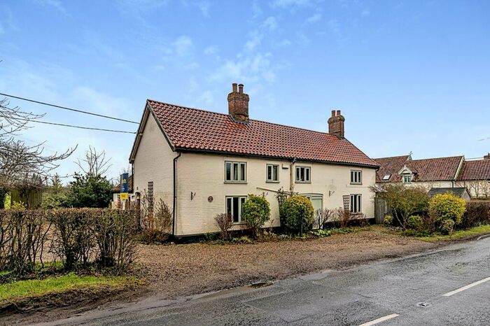 3 Bedroom Detached House For Sale In The Turnpike, Carleton Rode, Norwich, Norfolk, NR16