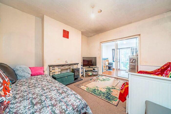 3 Bedroom Semi-Detached House For Sale In Montcalm Road, Charlton, SE7