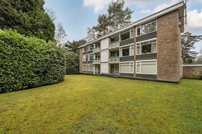 2 Bedroom Apartment For Sale In Birch Court, Birchside, Crowthorne, Berkshire, RG45