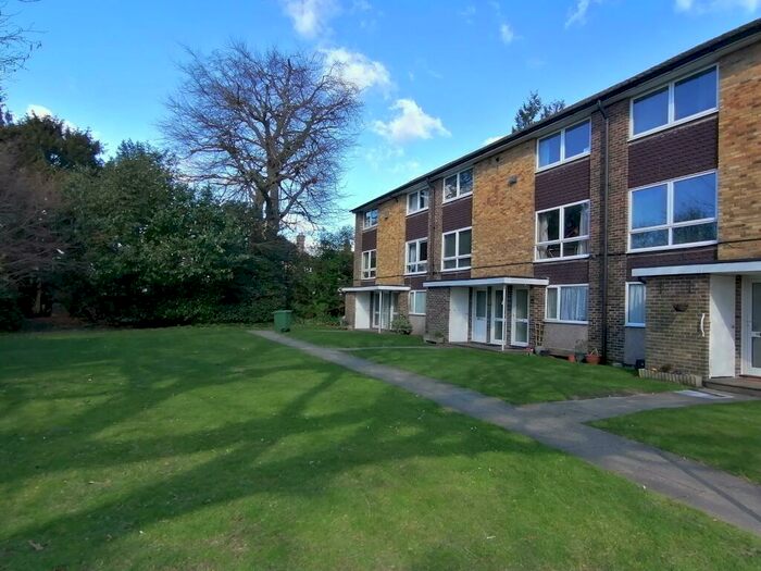 2 Bedroom Apartment To Rent In Cotswold Court, Horsham, RH13
